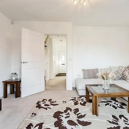 Σπίτι διακοπών Modern 4 Bed House Perfect For Contractors With Free Parking