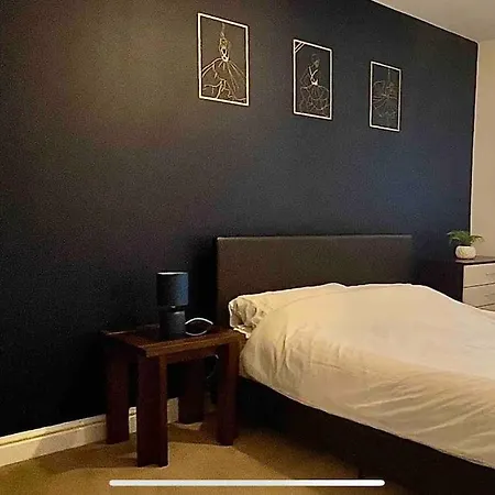 Σπίτι διακοπών Modern 4 Bed House Perfect For Contractors With Free Parking