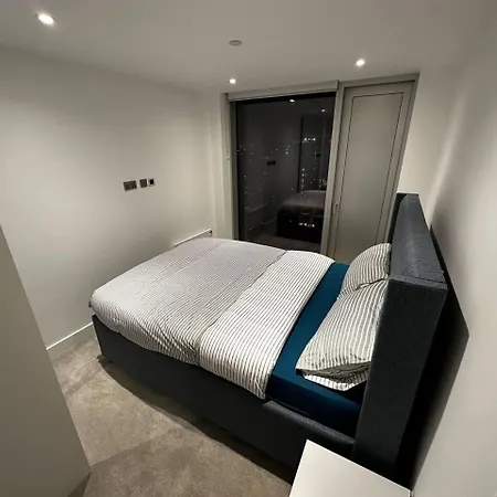 Stunning 1-bed In Salford Apartament