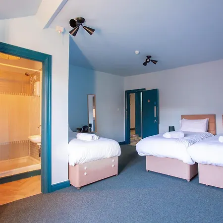The Crown & Anchor 3*
