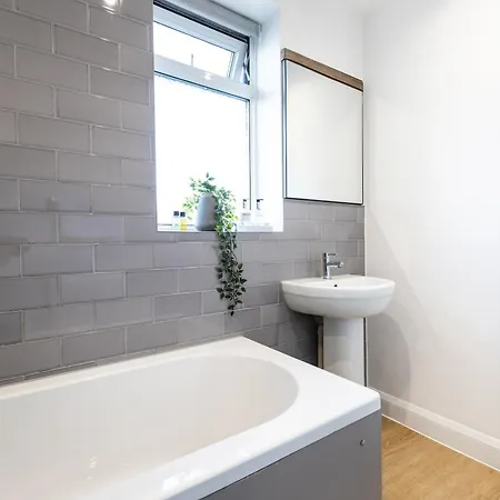 The Heart - Cosy 3 Bedroom House With Double Driveway And Garden In 別荘 *