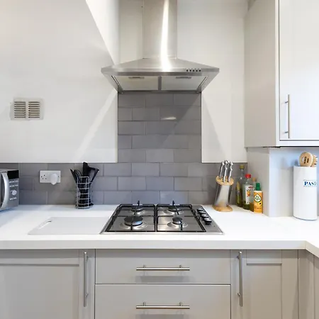 The Heart - Cosy 3 Bedroom House With Double Driveway And Garden In 別荘 *