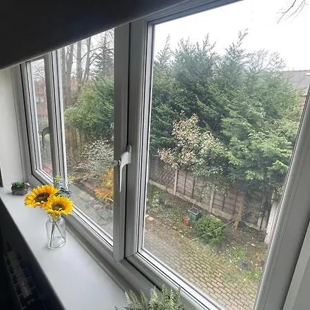 Modern Cosy 1 Bed Near Centre~double Bed~parking *