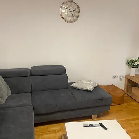דירה Eaglet 2 Bedroom Luxury Near Etihad Staduim *