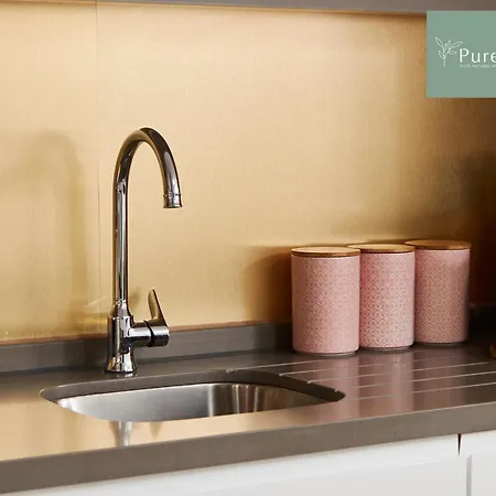 Stylish 5-bedroom Retreat Sleeps 9 By Purestay Vakantiehuis Manchester