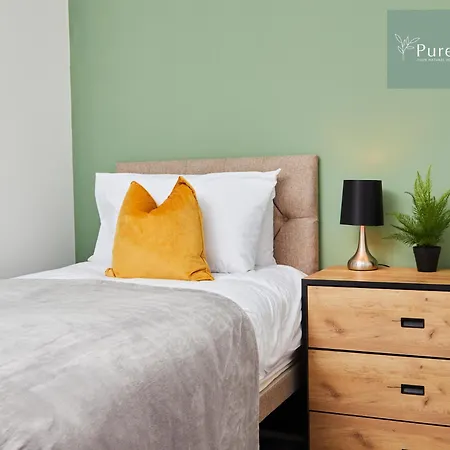 Stylish 5-bedroom Retreat Sleeps 9 By Purestay