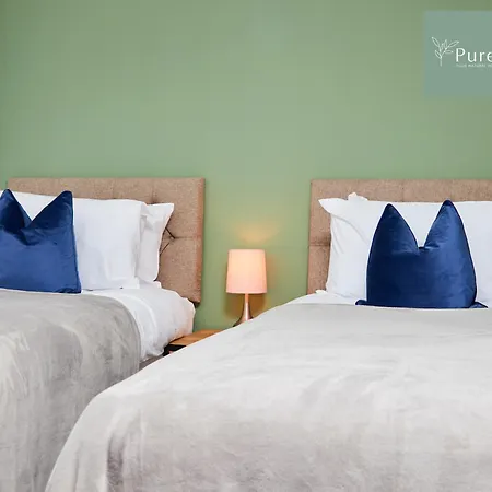 Stylish 5-bedroom Retreat Sleeps 9 By Purestay * Manchester