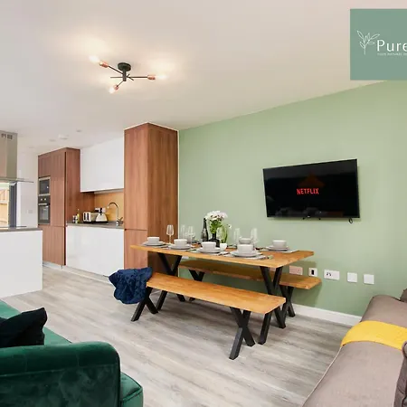 Stylish 5-bedroom Retreat Sleeps 9 By Purestay