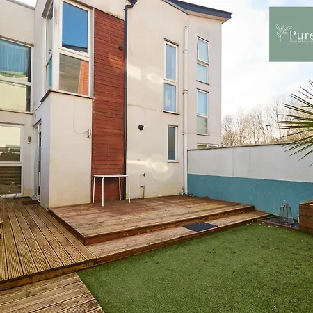 Holiday home Fabulous House - 5 Beds Sleeps 8 - Free Parking - By Purestay Manchester