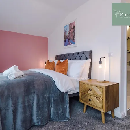 Stylish Five Bedroom House By Purestay Short & Serviced Free Parking