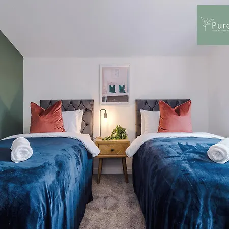 Modern 5 Bedroom House In By Purestay - Short With Service & Free Parking *