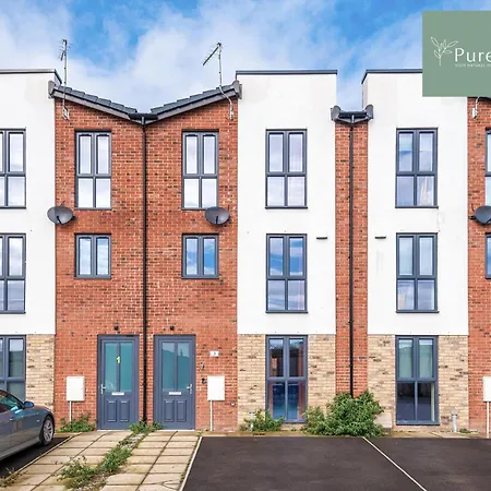 Spacious 5-bedroom Contractor House Sleeps 7 With Parking By Purestay *