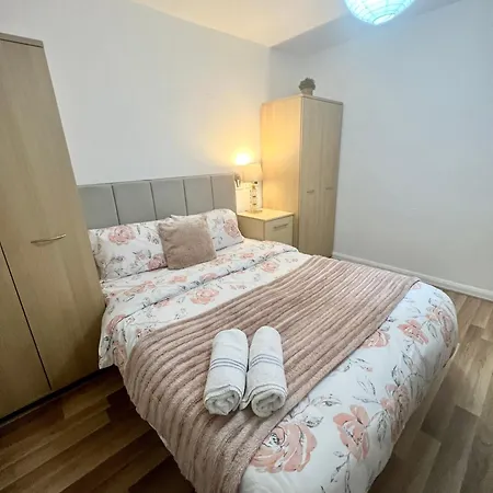 בית אירוח House In The Heart Of *