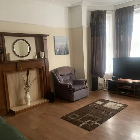 Short Term Shared R&r In Chorlton * مانشستر