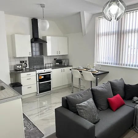 2 Bedroom Flat Close To City, Stadium And Coop Arena * Манчестер