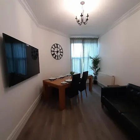 Chic 5 Double Bedroom House - 15 Min To Nyaraló Manchester