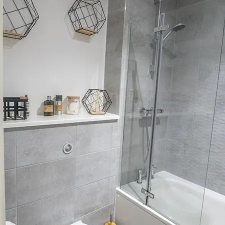 Modern And Spacious In Salford Quays *