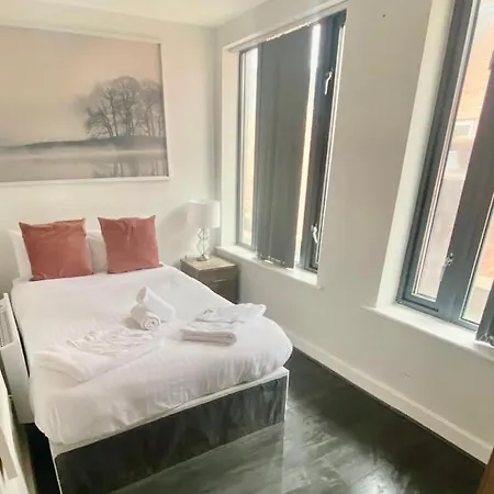 2 Bed Flat Near Deansgate شقة