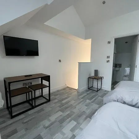 10min To - Free Parking - Private - Contractor Friendly Appartement Manchester