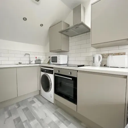 10min To - Free Parking - Private - Contractor Friendly Manchester