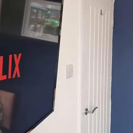 The Heart - Cosy 3 Bedroom House With Double Driveway And Garden In *