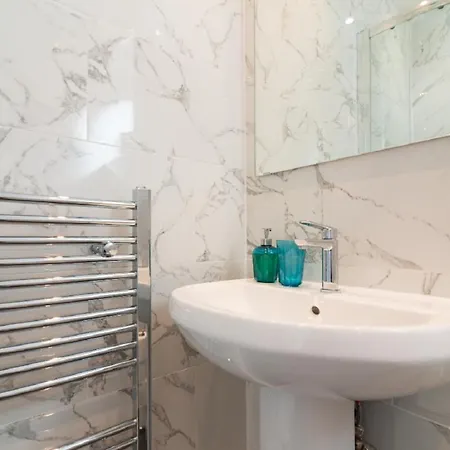 Hébergement de vacances Contractor Sleeps 6 - 11 - Airport *