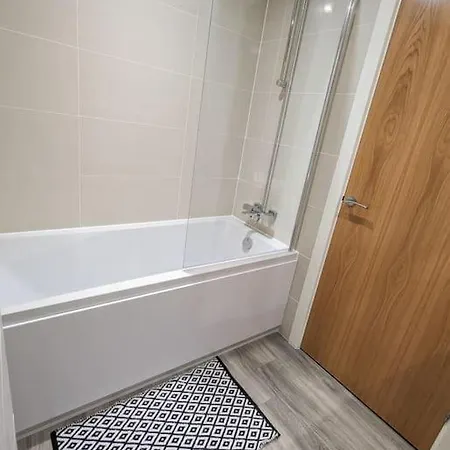 A Superb 2 Bed, 2 Bathroom In Centre Free Parking Apartment Manchester