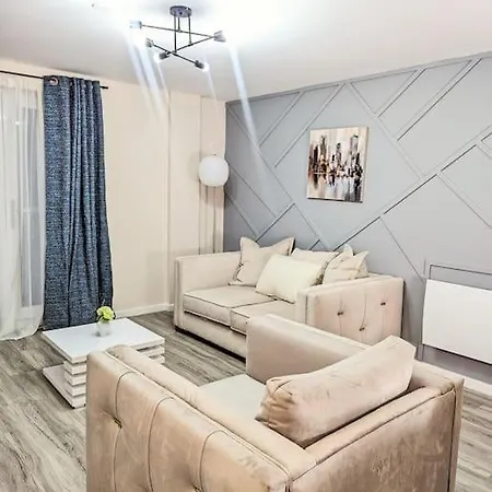 A Superb 2 Bed, 2 Bathroom In Centre Free Parking Apartment *