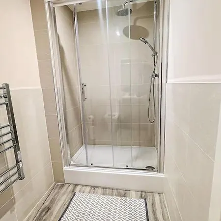 A Superb 2 Bed, 2 Bathroom In Centre Free Parking Apartment Manchester