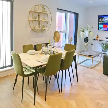 Stunning Split Floor Flat By Victoria - Pass The Keys شقة *