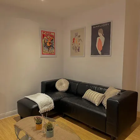 Entire 2br Flat In Centre Manchester