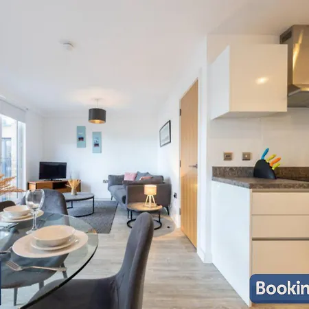 The Salford Skyline 2 - Luxury & Spacious Skyline - Perfect For Long Stays, Families, Business Or Leisure Manchester