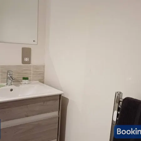 The Salford Skyline 2 - Luxury & Spacious Skyline - Perfect For Long Stays, Families, Business Or Leisure