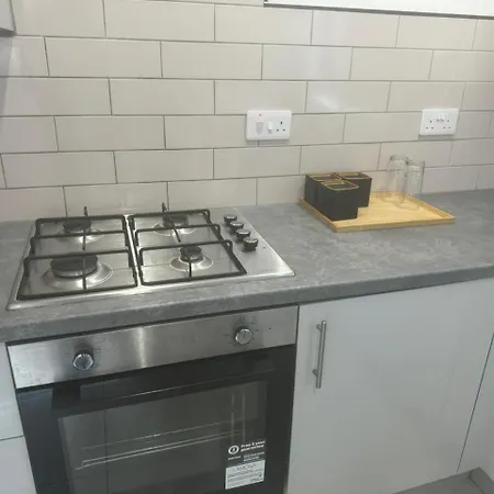 1 En-suit Double Bedroom With Bathroom In Pansiyon Manchester