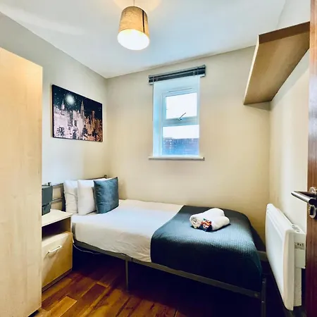 Lovely 4 Bed 公寓