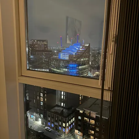 Centre 2 Bed With Spa, Gym & Balcony アパート