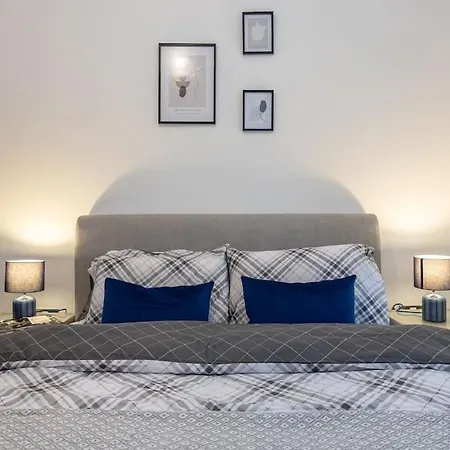 Centre - Luxe 2bed Palazzo Daire