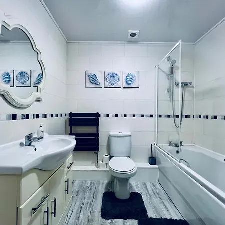 Lovely 4 Bed 曼彻斯特