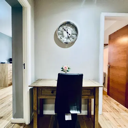 Lovely 4 Bed 公寓