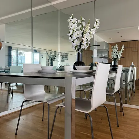 Centre 2 Bed With Spa, Gym & Balcony * マンチェスター
