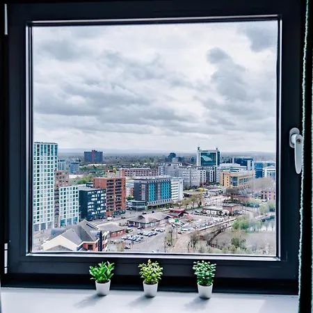 Apartment Stylish Apartment, Sleeps 6, Pool Table, Smart Tvs, Parking Available *