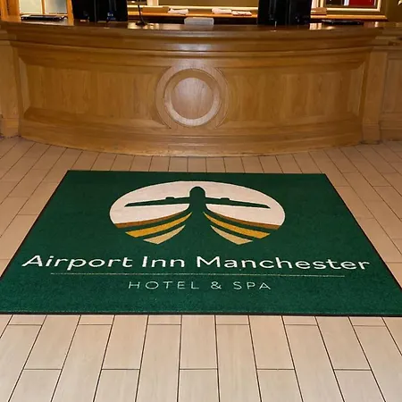Airport & Manchester מלון