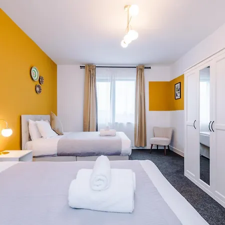 Elm , Collection Of Available Near Media , Free Parking 3*