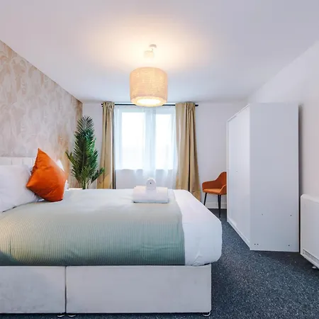 Elm , Collection Of Available Near Media , Free Parking Apartman