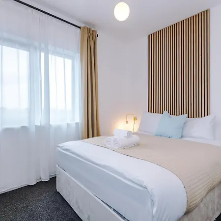 Elm , Collection Of Available Near Media , Free Parking Apartman Manchester