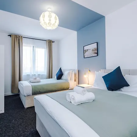 Elm , Collection Of Available Near Media , Free Parking 3* Manchester