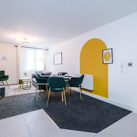 Elm , Collection Of Available Near Media , Free Parking 3*