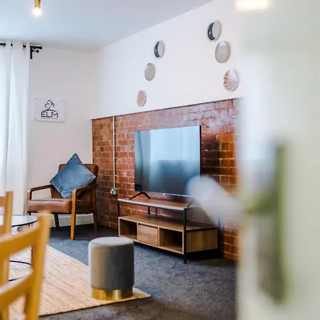 Apartman Elm , Collection Of Available Near Media , Free Parking Manchester