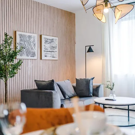 Elm , Collection Of Available Near Media , Free Parking 3*