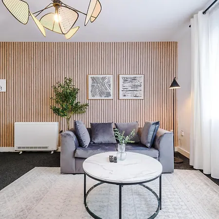 Elm , Collection Of Available Near Media , Free Parking